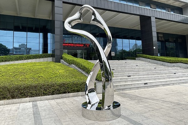 Polished Stainless Steel Abstract Heart Sculpture for Outdoor Spaces